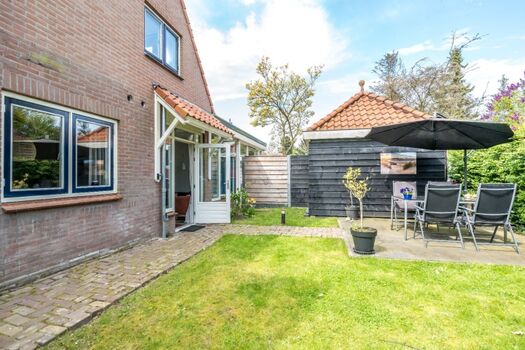 „La Bonette“ hat einen umzäunten Garten, in dem Sie optimal das Zeeuwse Landleben genießen können