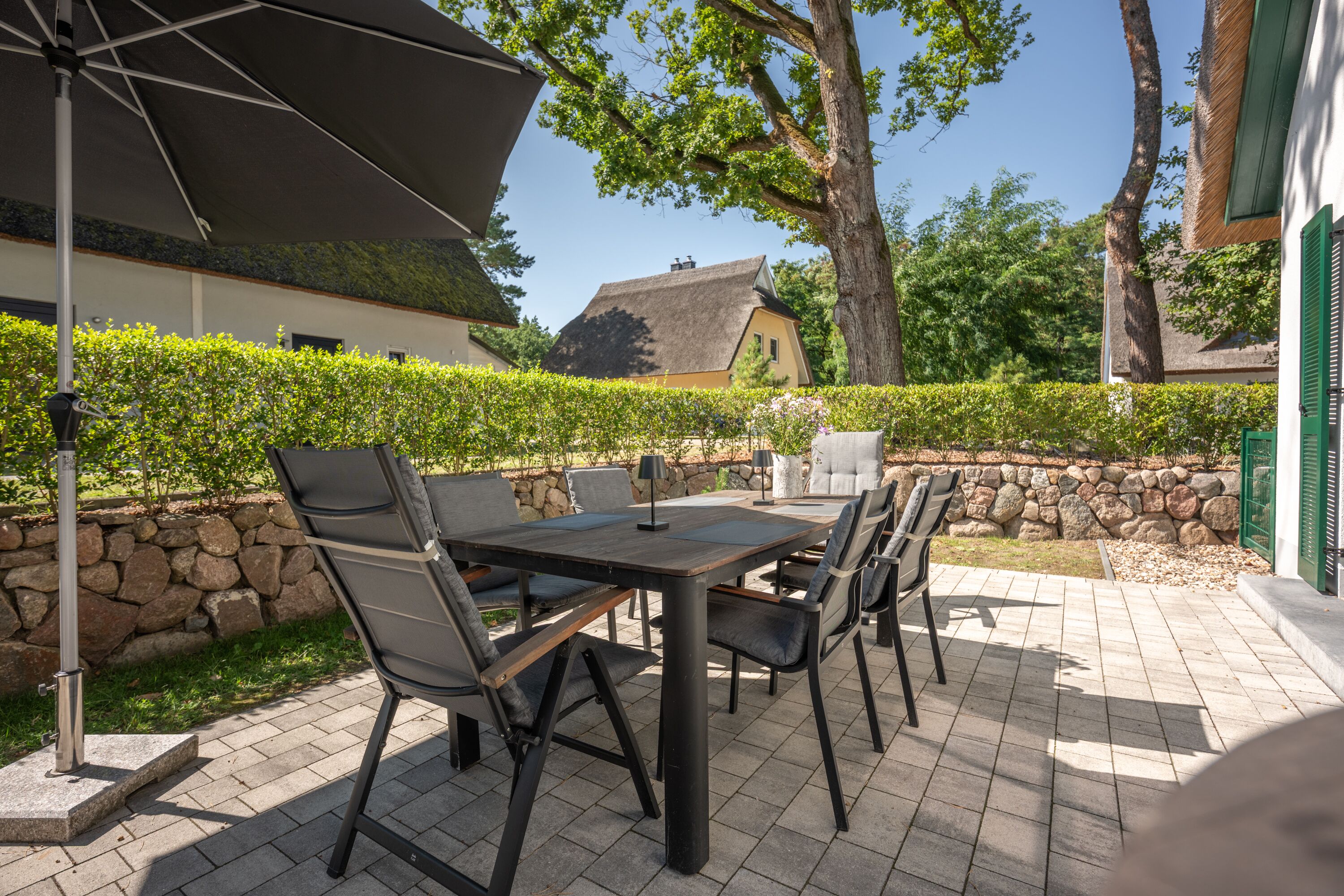 Terrasse mit Möbeln