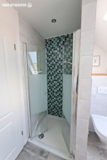 Dusche im oberen Bad