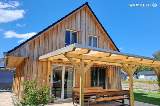 überdachte Terrasse im Garten