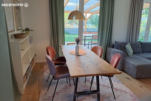 Essbereich mit Gartenblick