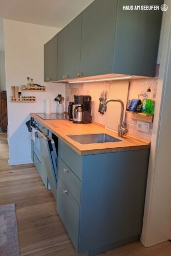 voll ausgestattete Küchenzeile