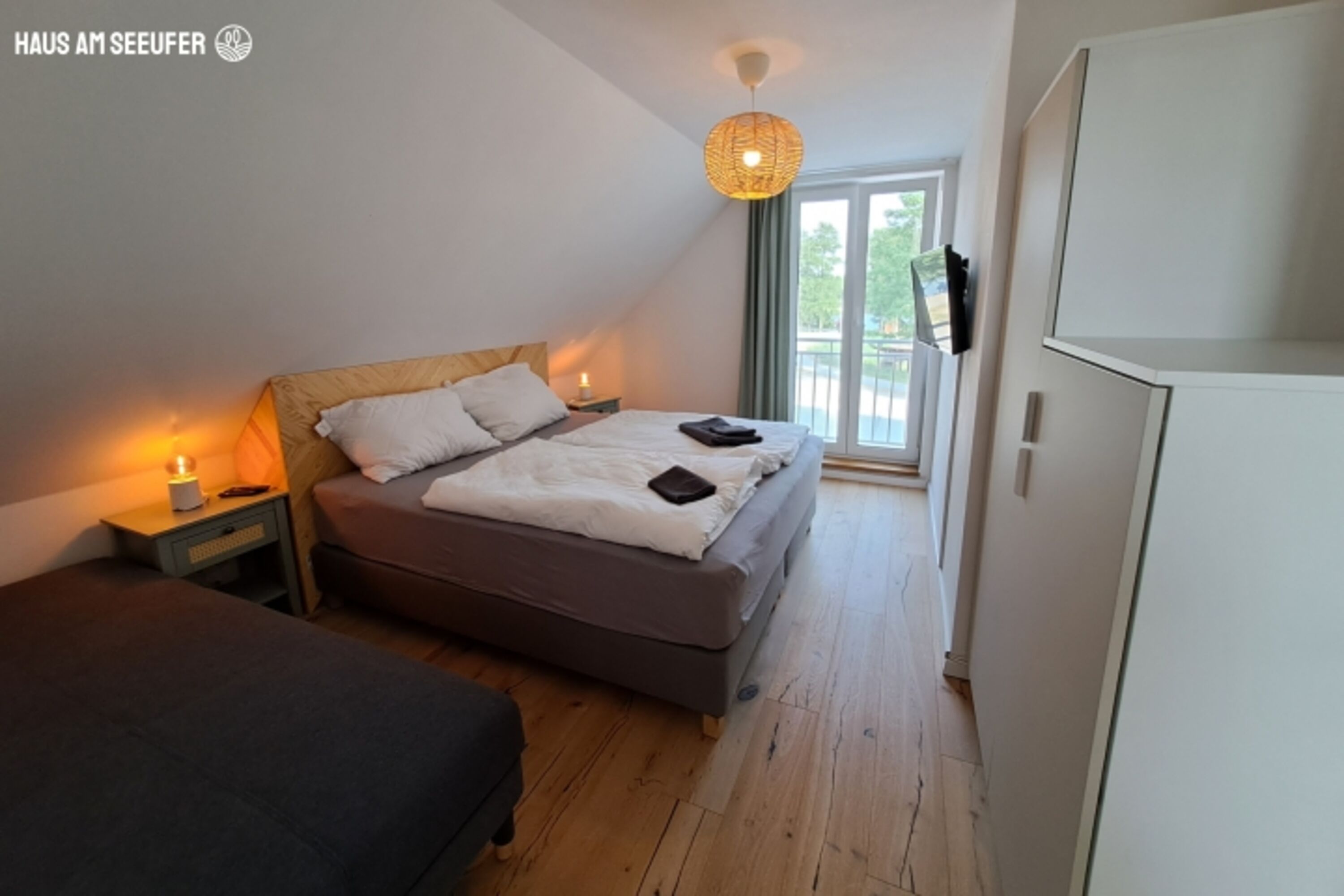 Schlafzimmer 2 mit Fernseher