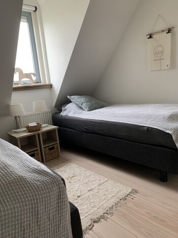 Schlafzimmer 3 = Kinderzimmer mit Schrägen