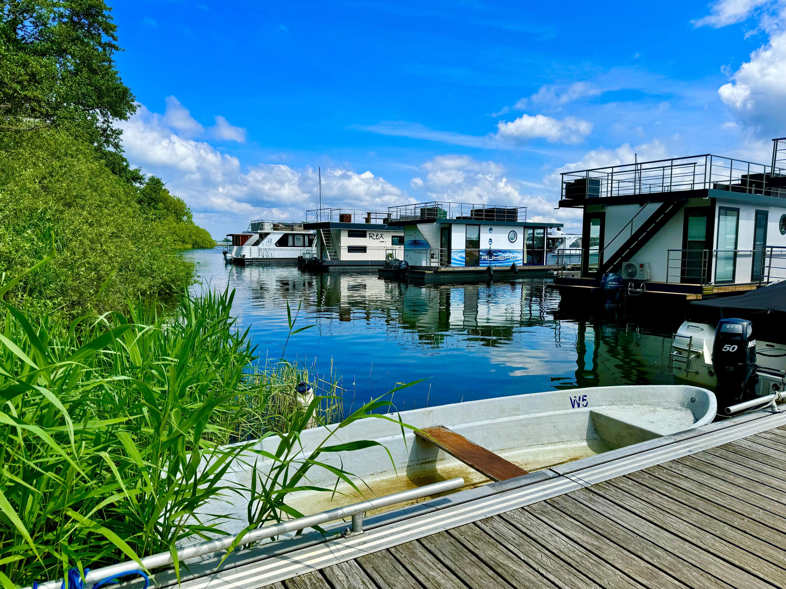 Unser Ruderboot für unsere Feriengäste. Genießt die Müritz vom Boot aus. Schwimmwesten sind vorhanden.