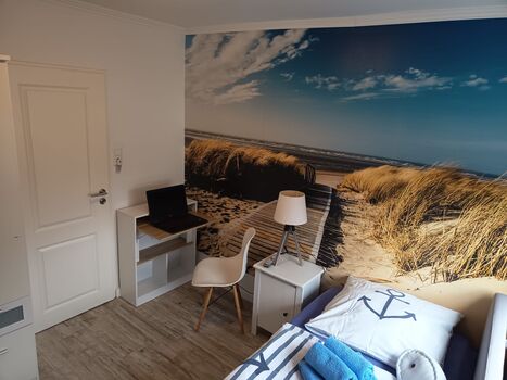 Schlafen 2 mit Schreibtisch und TV