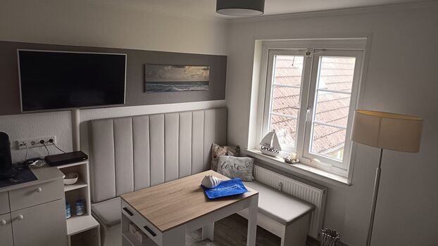 Eckbank mit Gartenblick