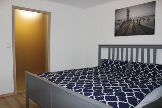 Großes Schlamzimmer mit begehbaren Kleiderschrank