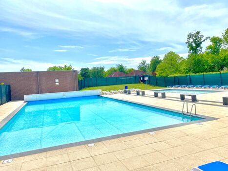 Beheizbaren Schwimmbad Jun-Sept. kostenlos im Park