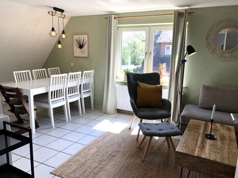 Blick auf Esszimmer und Wohnzimmer