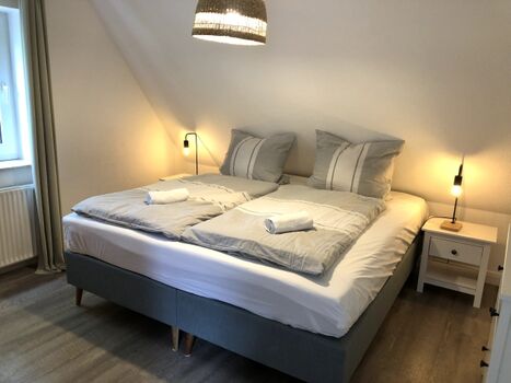 Boxspringbett 180cm in Schlafzimmer 1