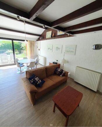  Essbereich mit Sicht in den Garten 