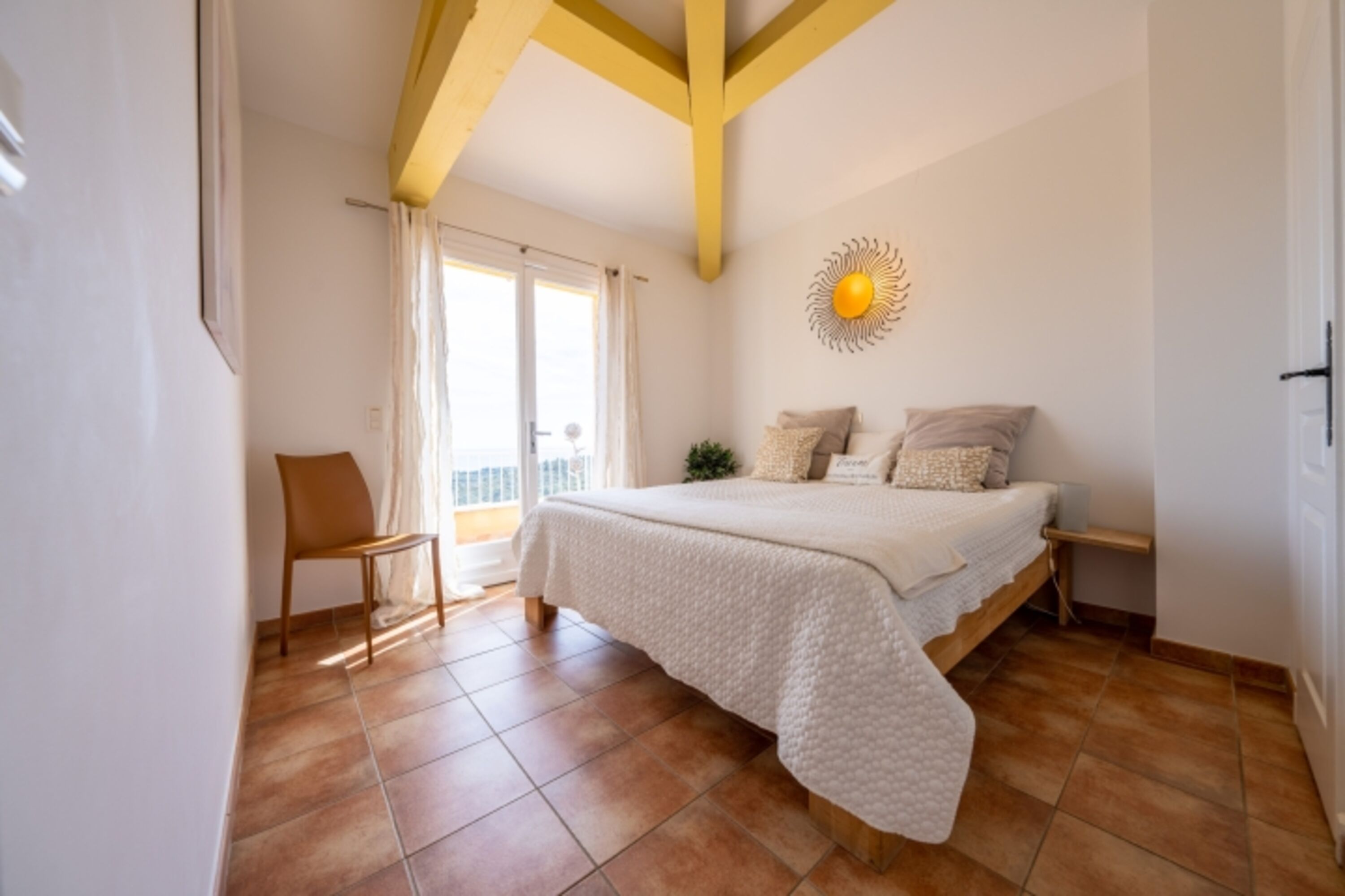 Sonnenzimmer mit Ausgang zum Balkon