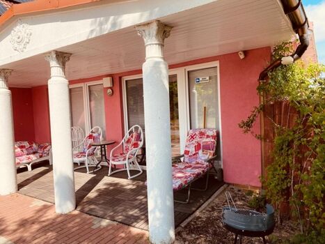 Ferienhaus Sonnenschein - Frontseite mit Terrasse