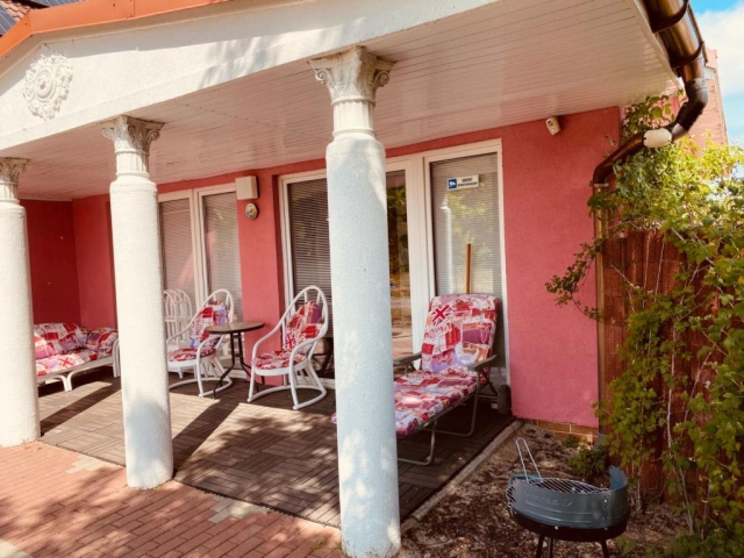 Ferienhaus Sonnenschein - Frontseite mit Terrasse