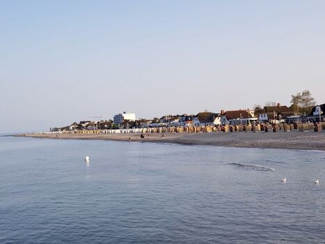 Blick von der Seebrücke auf das Ostseebad