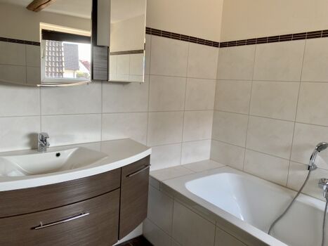 Bad mit Wanne 1 te Etage