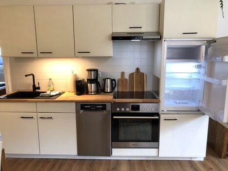 Küche mit neuen E-Geräten, Nespressomaschine