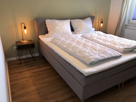 Neues Boxspringbett 180 cm