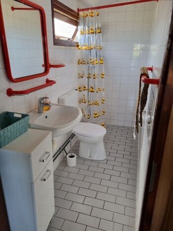 Badezimmer mit Dusche