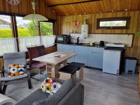 Küchenzeile und Essbereich