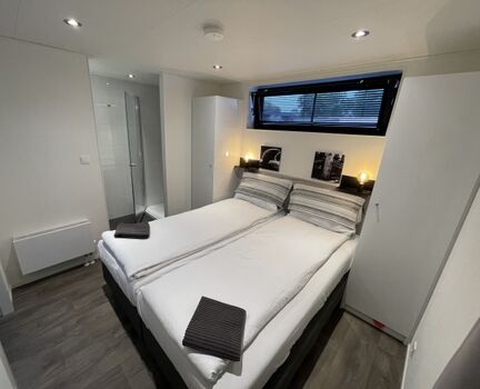 Schlafzimmer mit Bad on-Suite (ohne WC) 