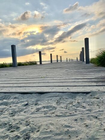 Parkeigener Strand mit Steg 