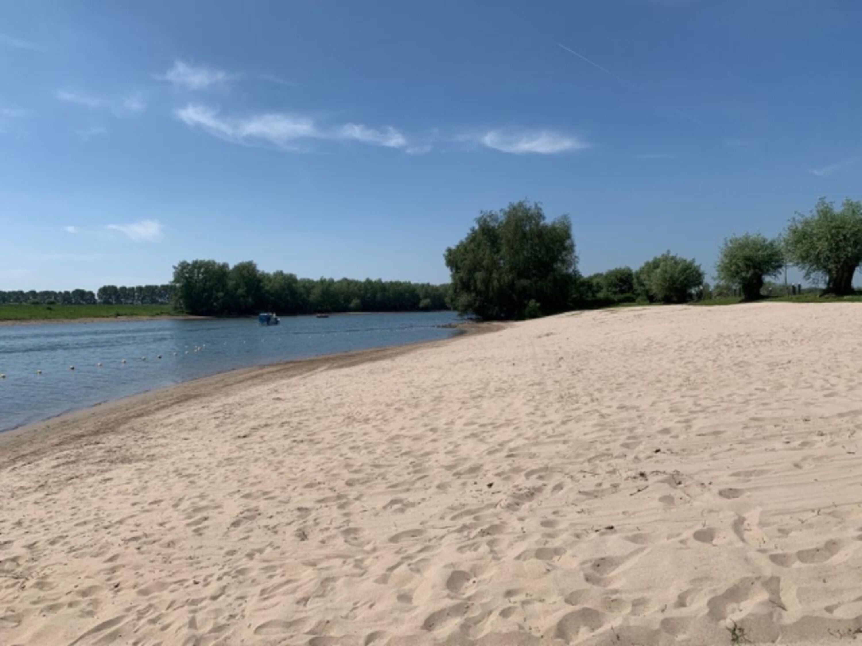 Badebucht mit Sandstrand an der Ijssel 