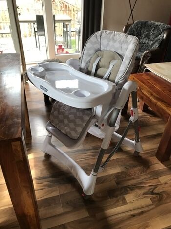 Verstellbarer Kinderhochstuhl 