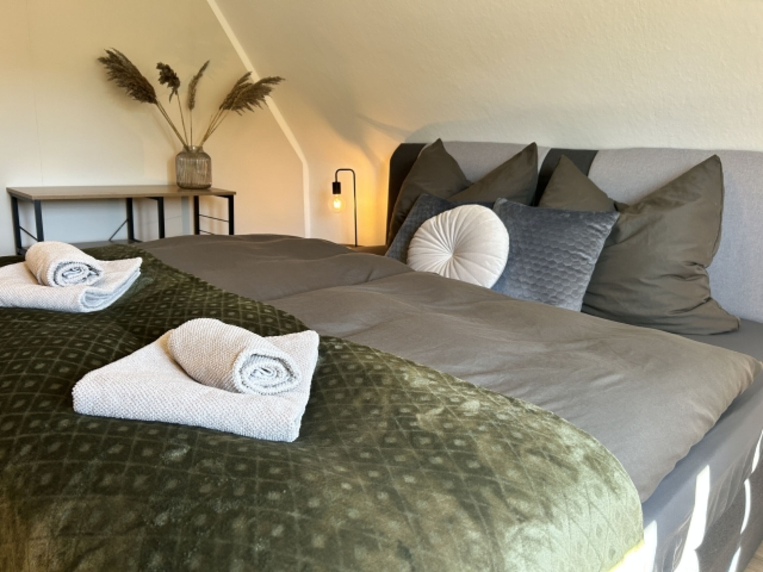 Schlafzimmer 1