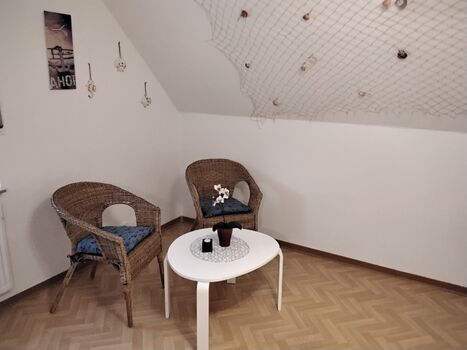 OG - Schlafzimmer mit gemütlicher Sitzecke