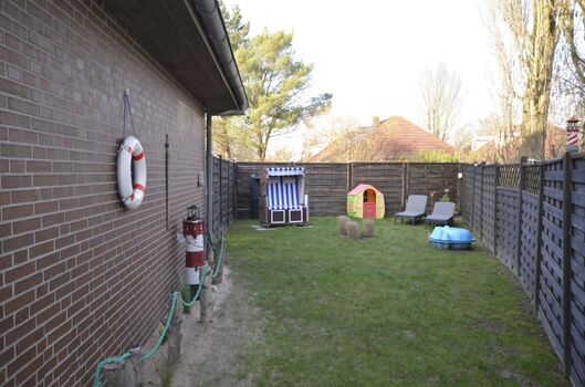 Wunderschöner großer Garten mit Strandkorb zum Entspannen