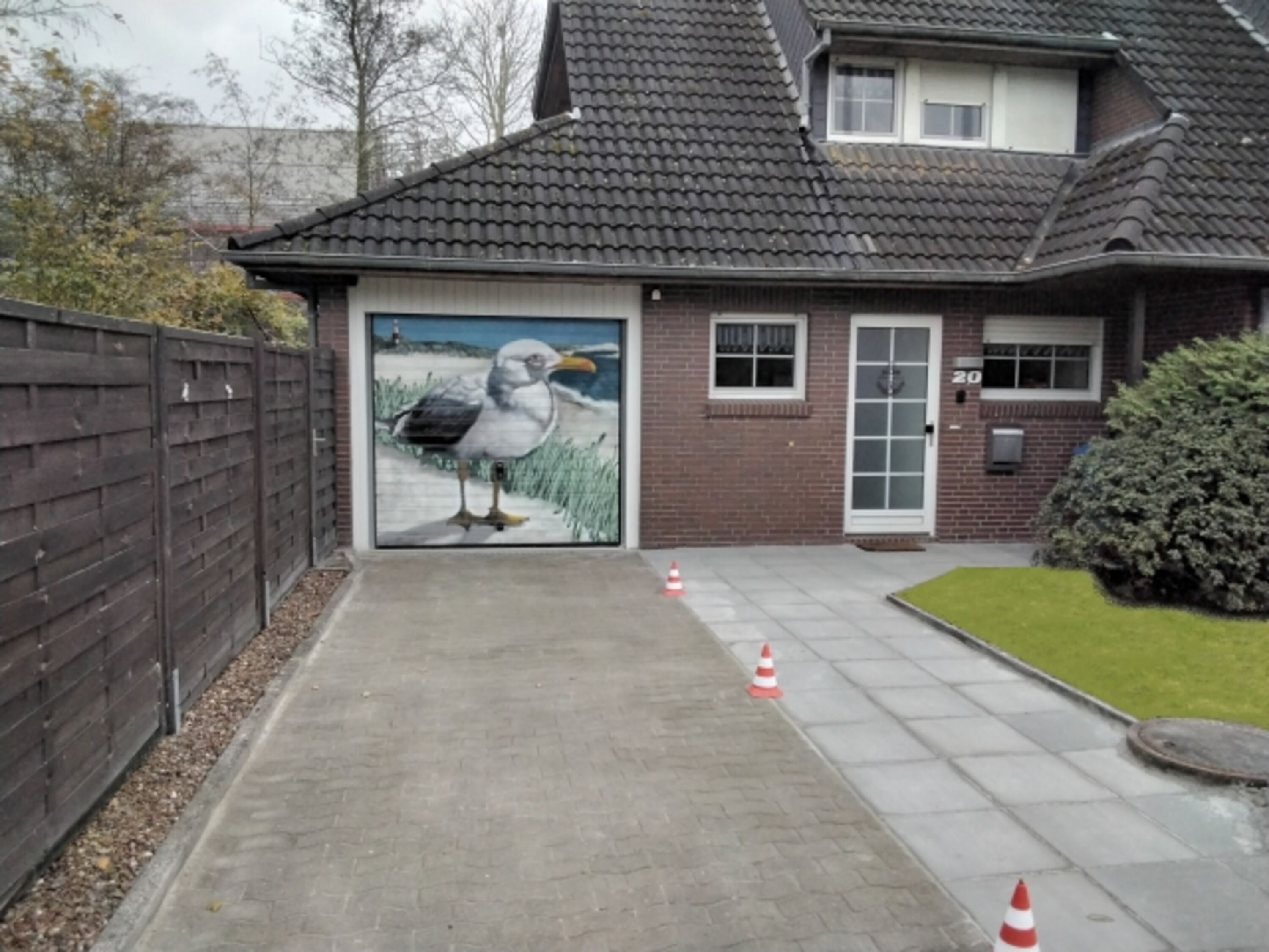Ein charmantes Haus mit frisch renovierter Zufahrt und großzügigem Zugang