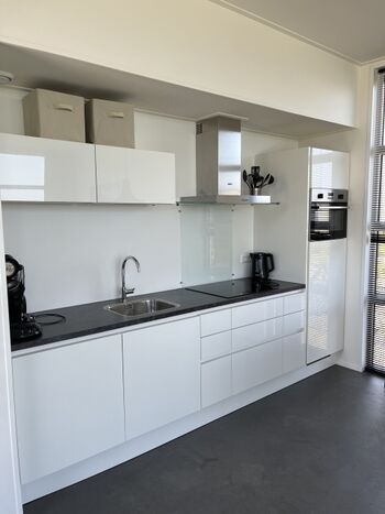 vollausgestattete, moderne Küche