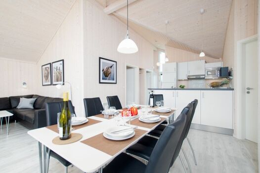 Esszimmer und Küche