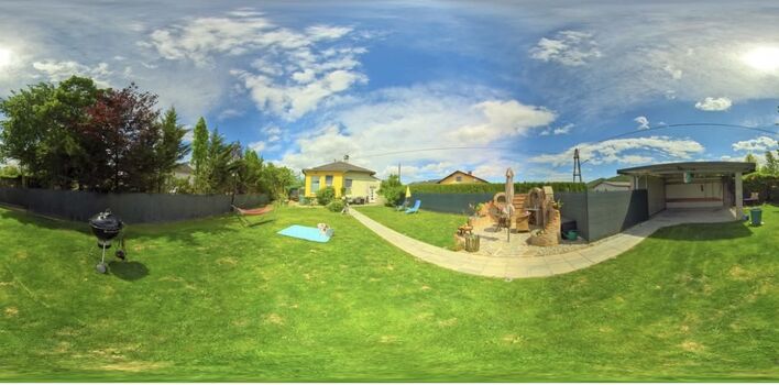 Komplettes Grundstück Panorama