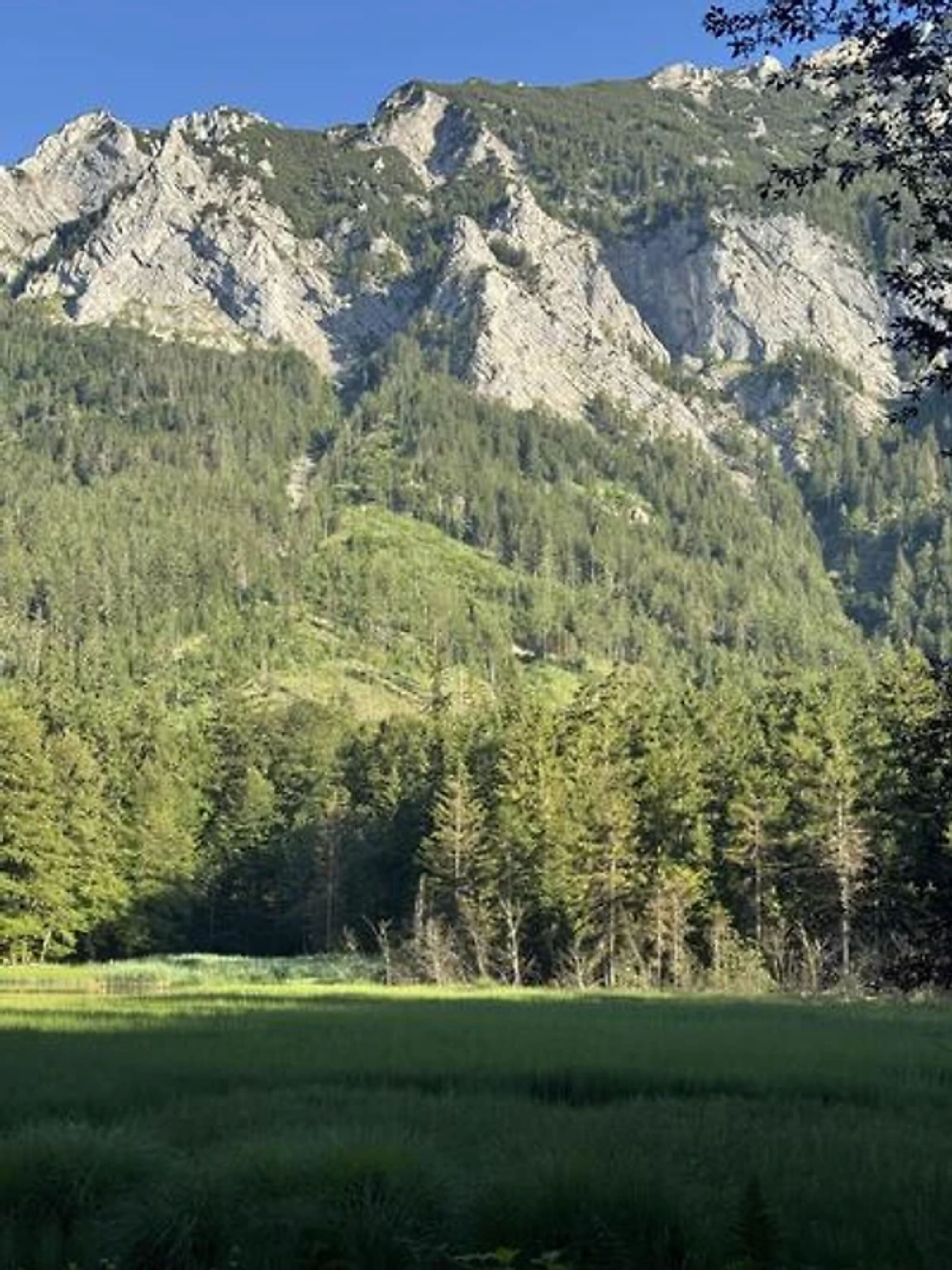 Über 70 Seen im Salzkammergut und viele Berge und Flüsse.
