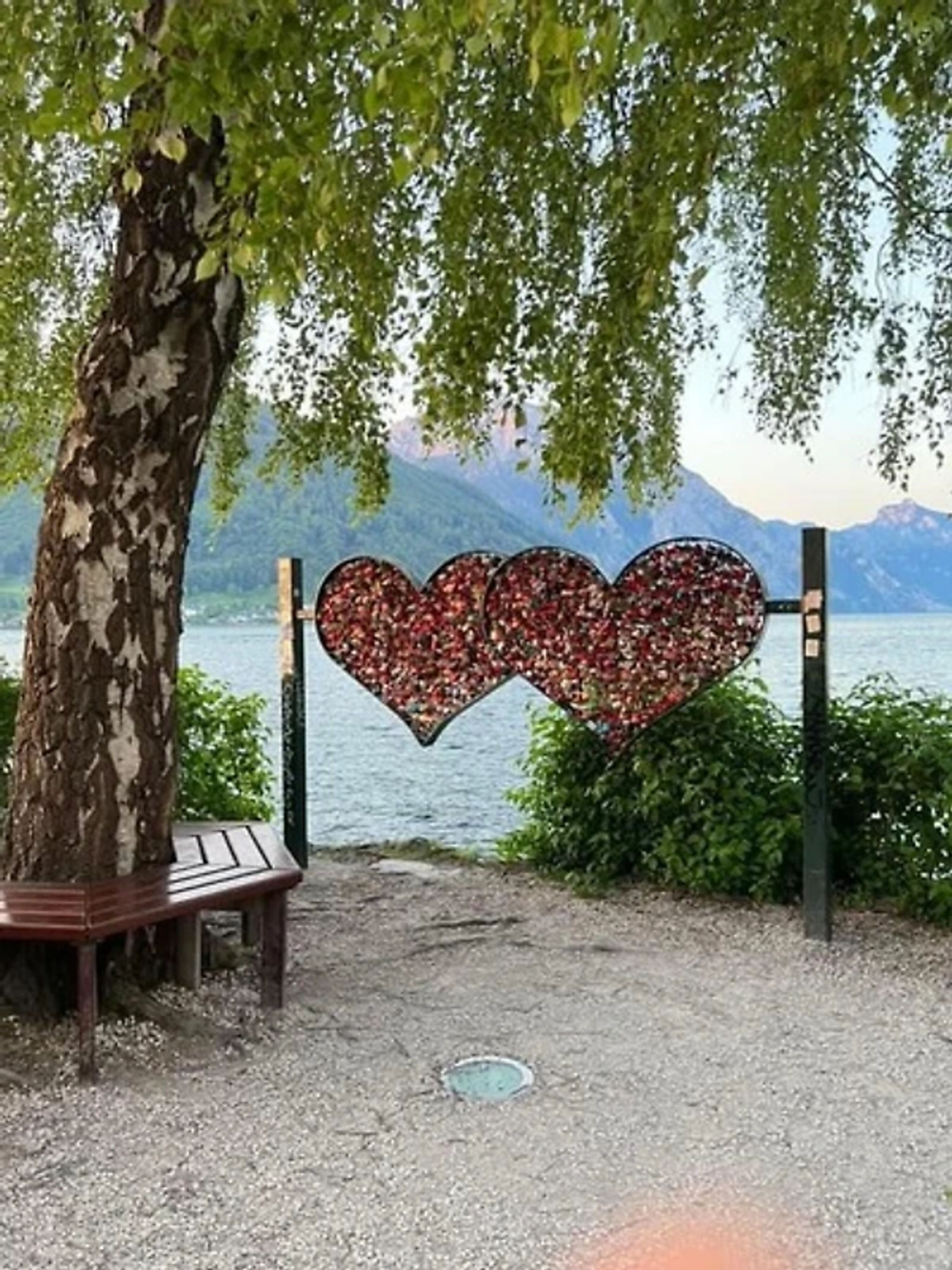 Die Herzen mit Schlössern beim Schloß Ort am Traunsee.