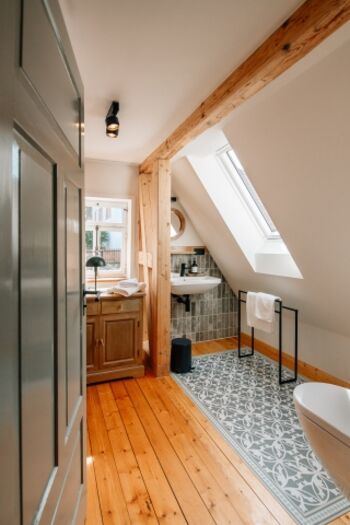 Bad mit Wc im Obergeschoss.