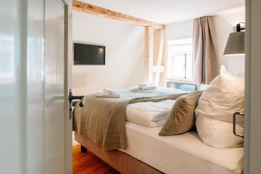 Kleines "rosa" Schlafzimmer im Obergeschoss.