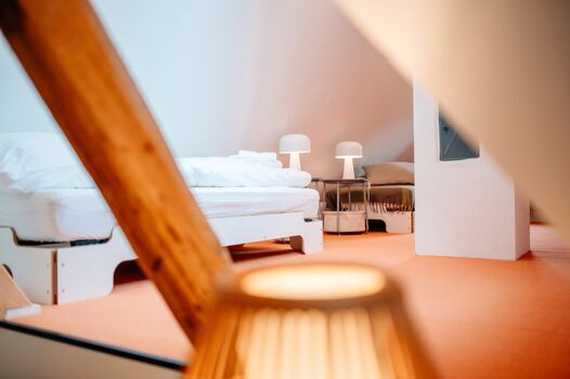 Schlafmöglichkeit im Dachgeschoss.