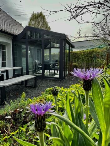 Garten mit Wintergarten