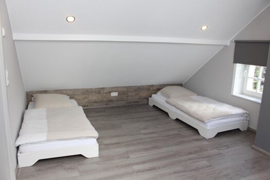 Schlafzimmer 5 mit 2 Einzelbetten
