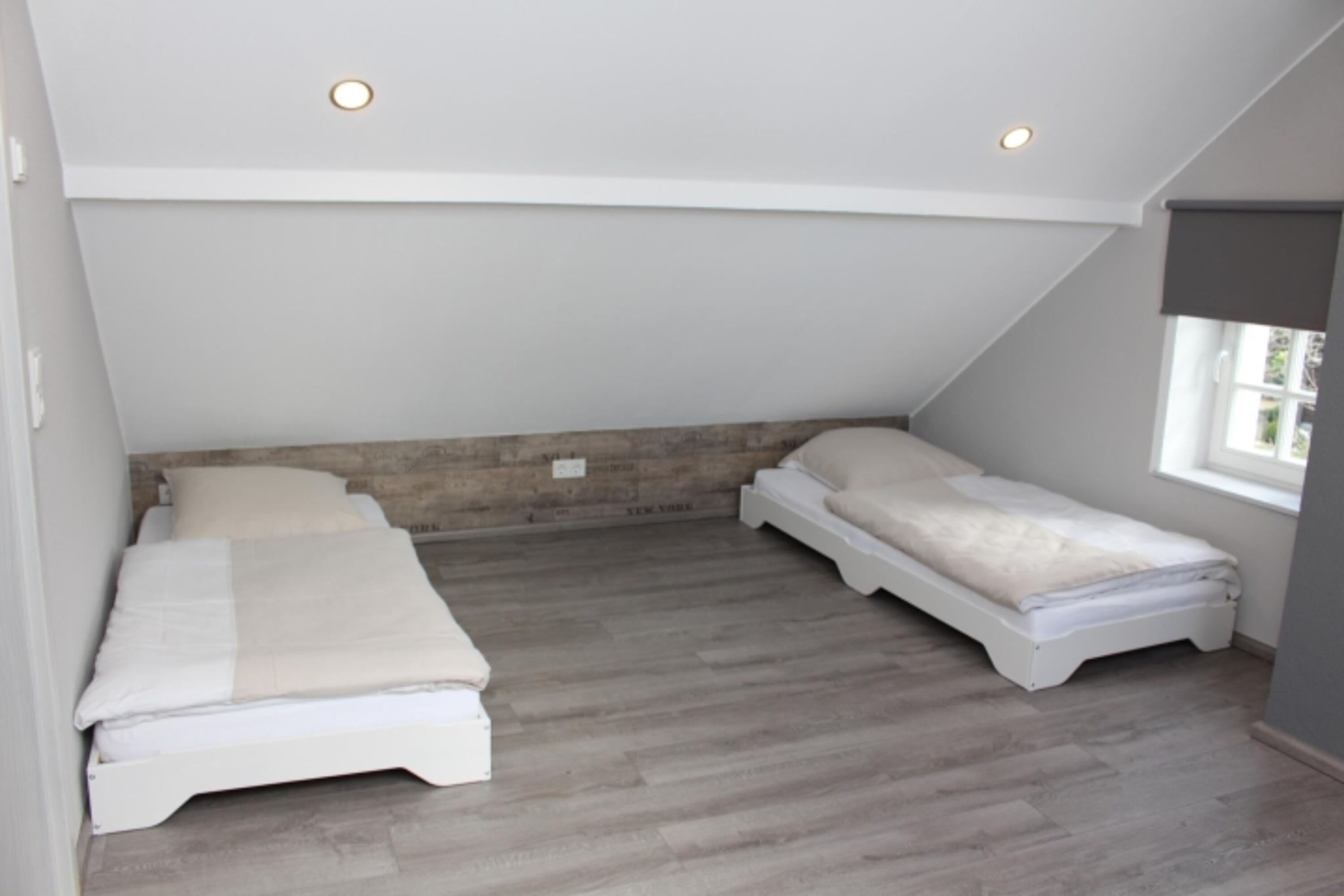 Schlafzimmer 5 mit 2 Einzelbetten