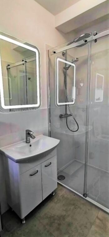 Bad mit bodengleicher Dusche