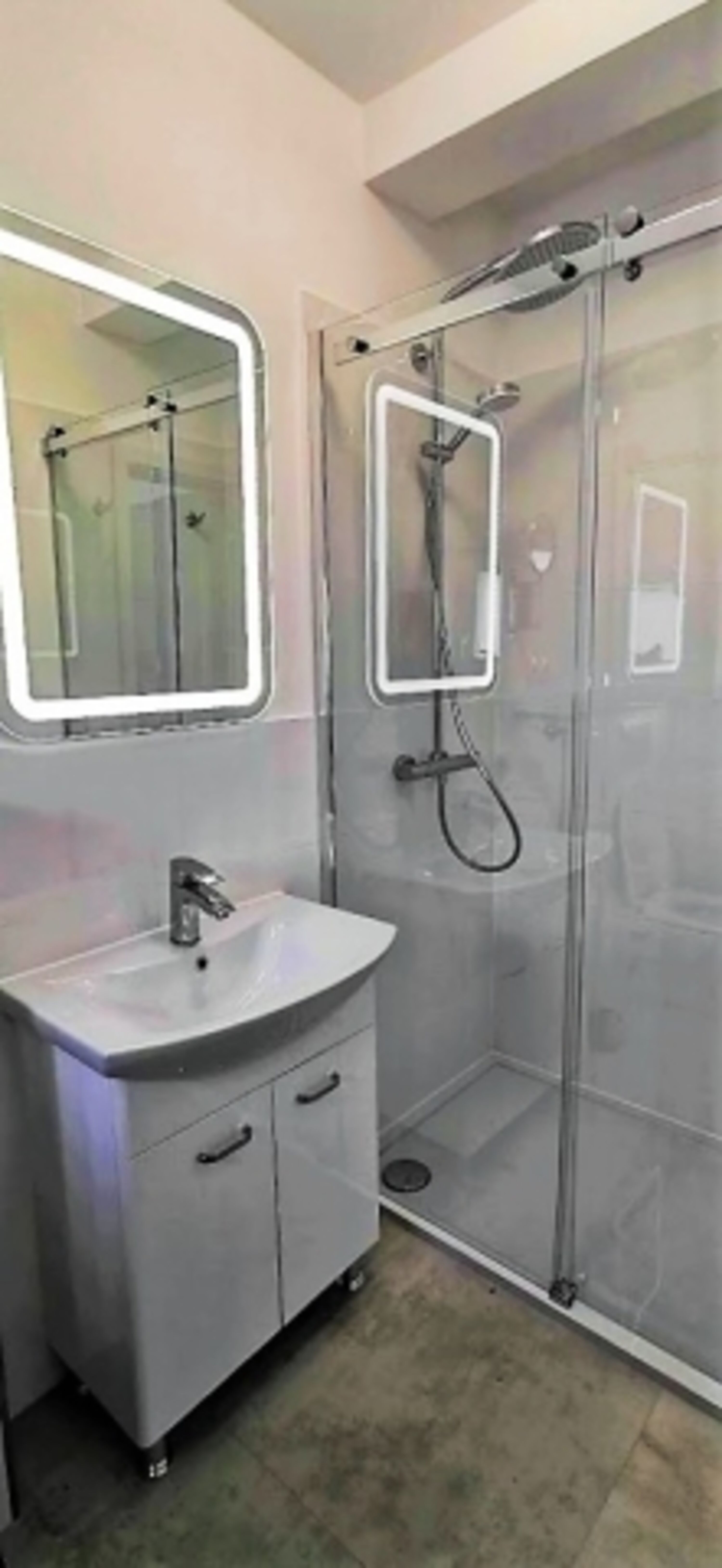 Bad mit bodengleicher Dusche