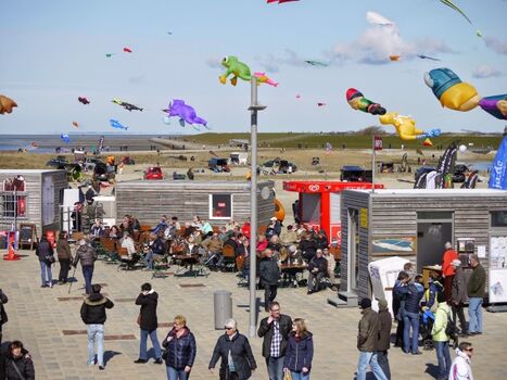 Das beliebte Drachenfest am Strand