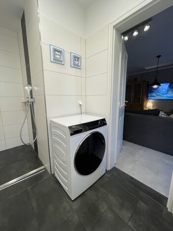 Waschtrockner im Bad