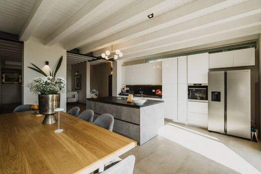 hochwertig ausgestattete Küche 