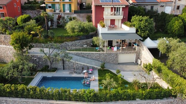 Pool, Garten, Terrasse und Grundstück